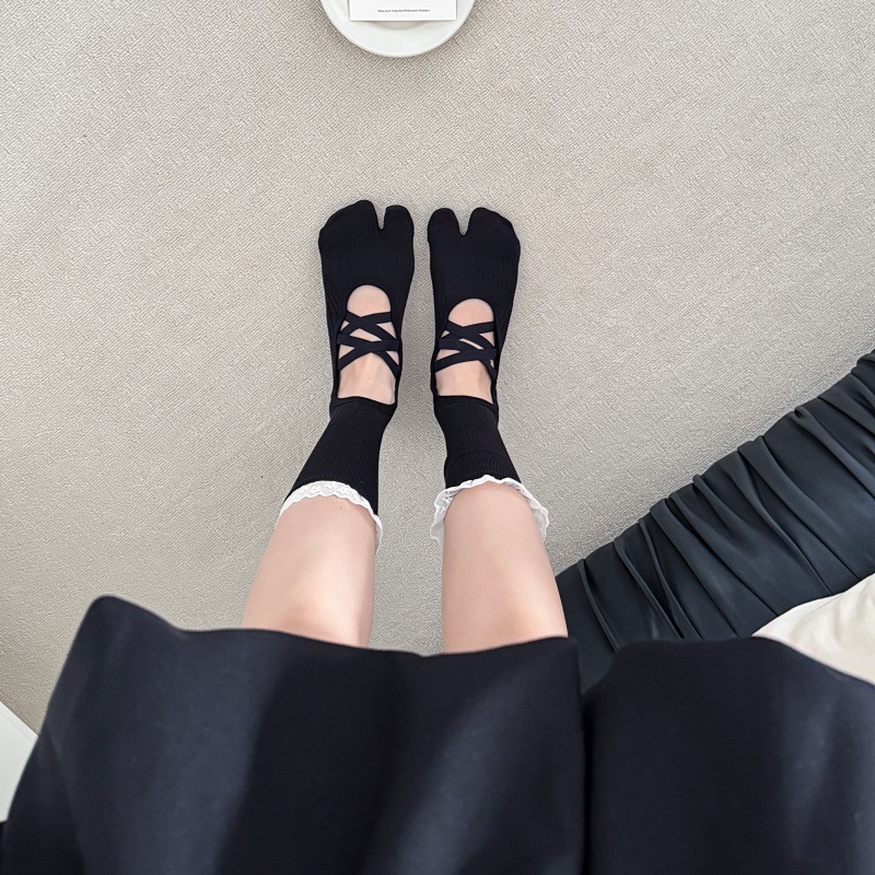 Kaus Kaki Yoga dengan Hiasan R - Embellish Knit ulasan dan harga